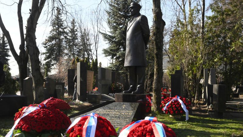 жириновский памятник новодевичье кладбище