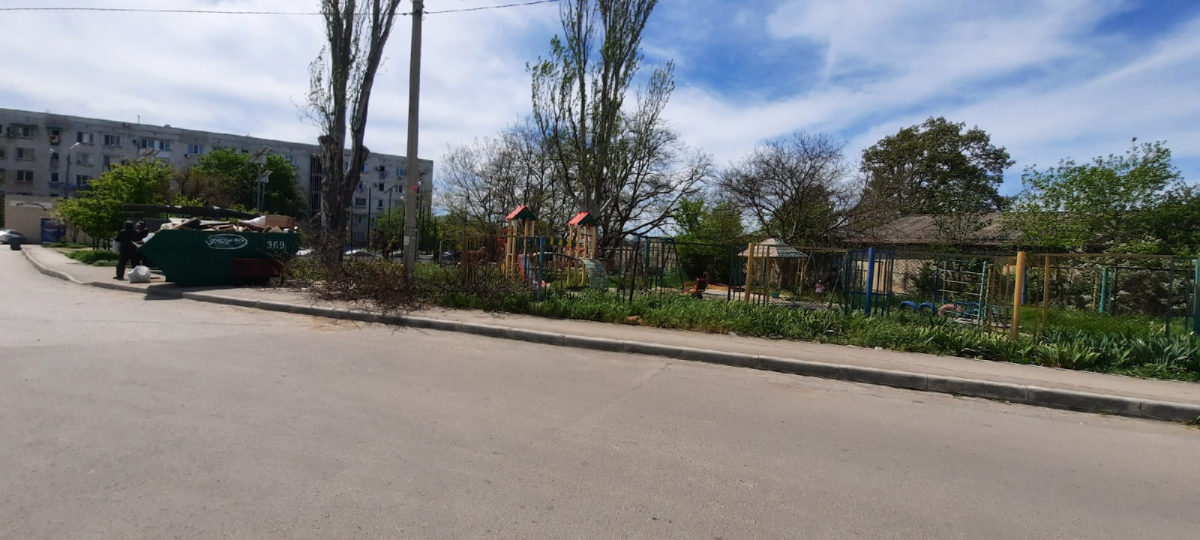 плозадка двор севастополь