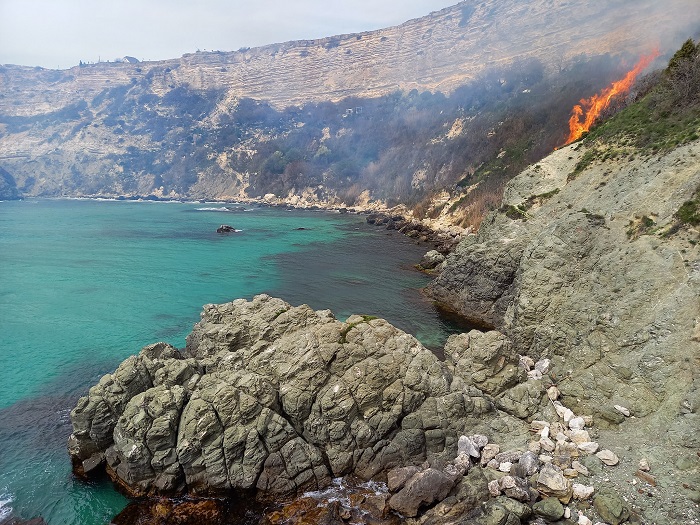 севастополь фиолент пожар пляж баунти