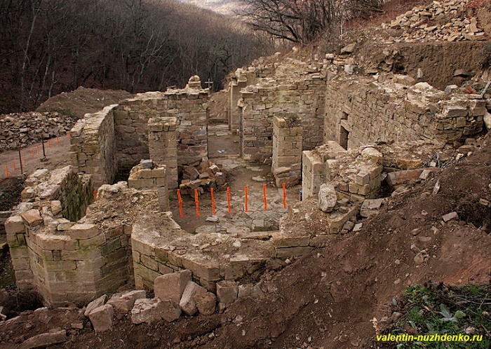 крым судак храм раскопки находка история