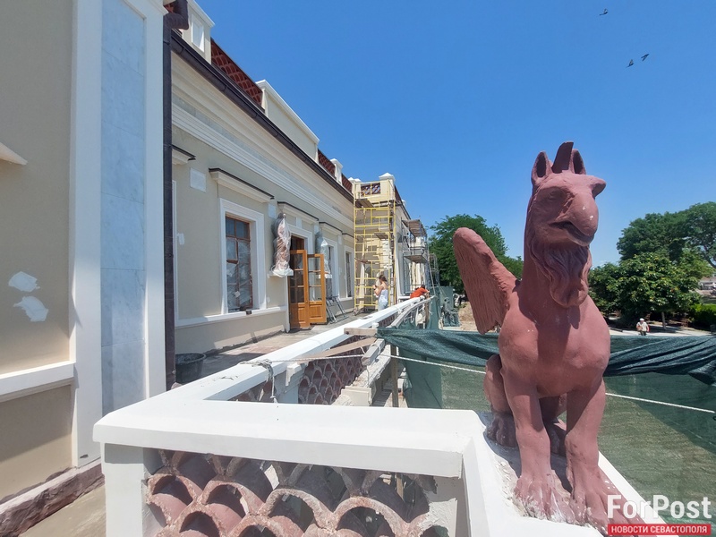 феодосия крым галерея айвазовский реставрация фасад декор статуи
