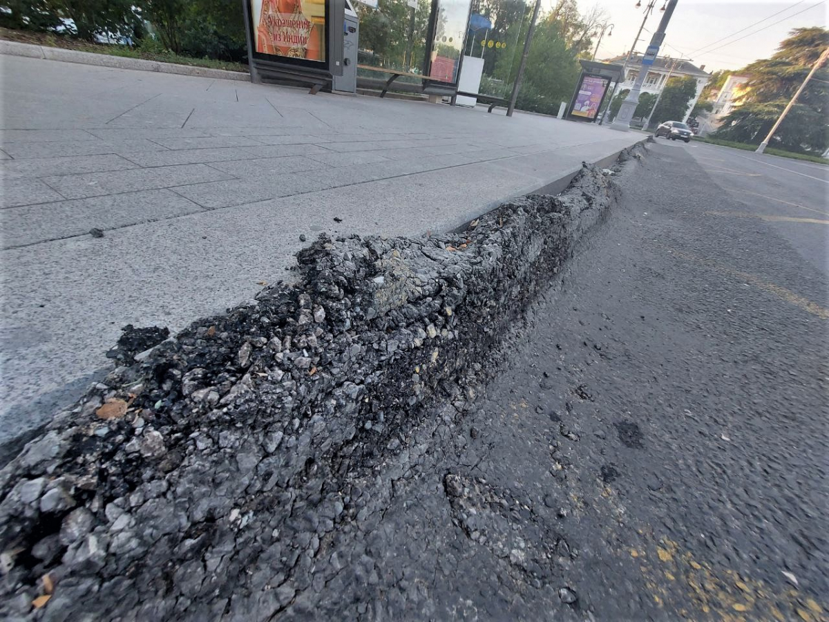 В дептрансе Севастополя рассказали, зачем в дождь и в зной поливают дороги