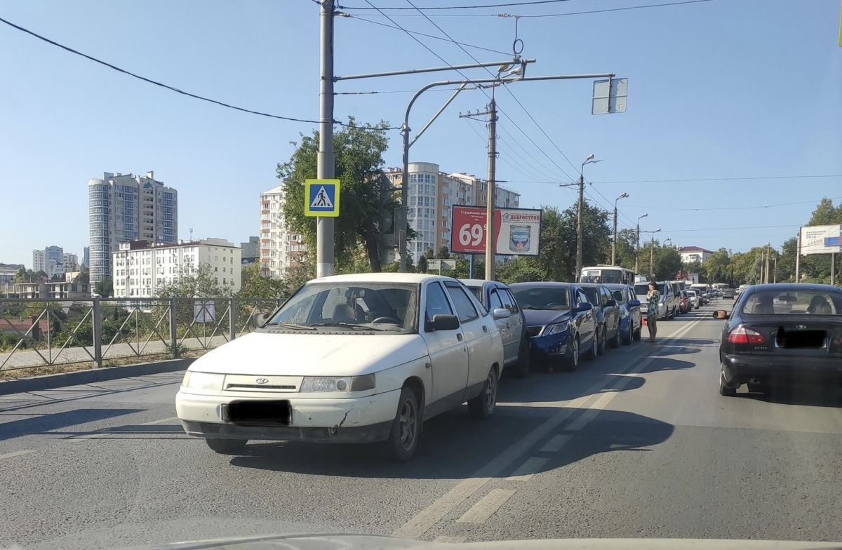 Форпост севастополь новости сейчас последние. Авария на Дмитрия Ульянова Севастополь. Машины с провизией для Севастополя. Авария на прошлой неделе автовокзал город Севастополь.