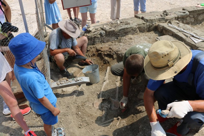 крым суданская крепость раскопки археологи кости