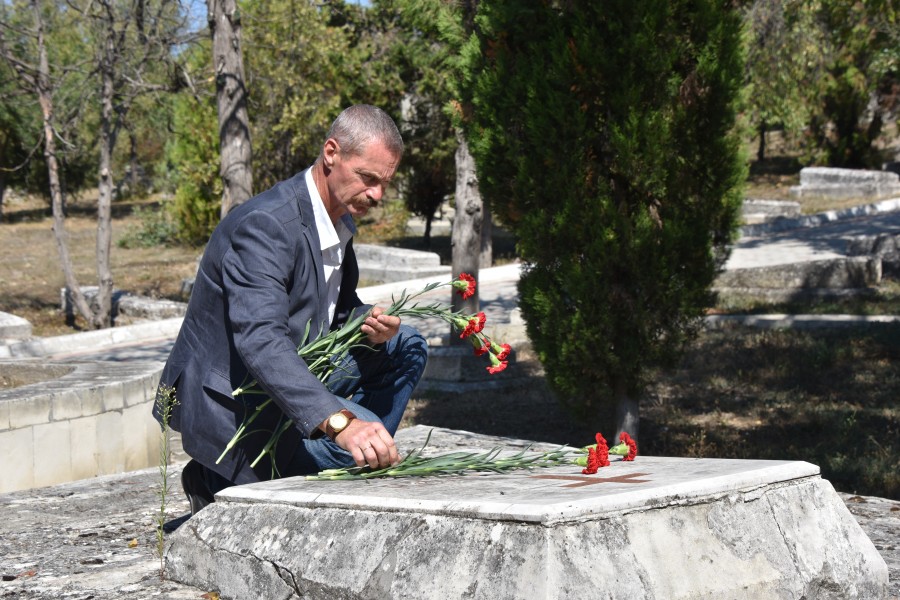 севастополь митинг реквием память первая оборона братское кладбище депутат горелов возложение цветов заксобрание парламент