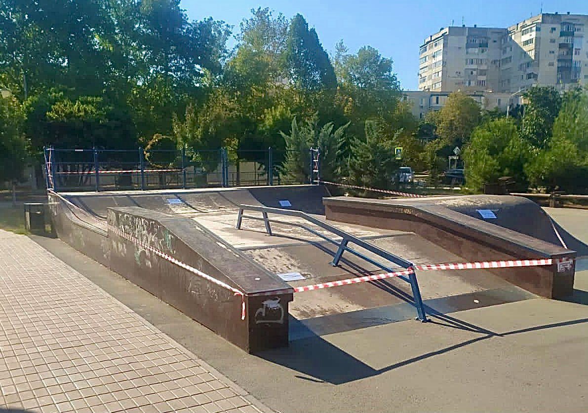 Севастополь скейт в динопарке огродили