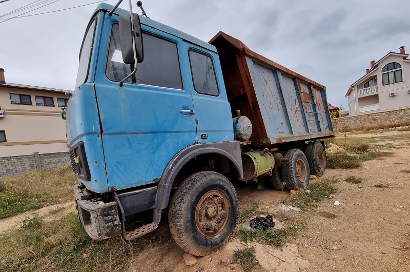 севастополь автомобиль брошенный старый грузовик металлолом