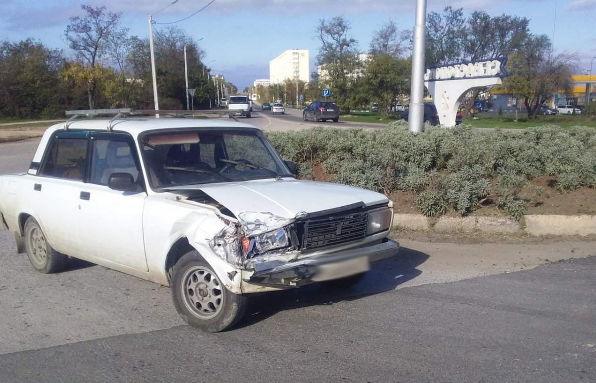 Автолихач в Севастополе чуть не отправил экипаж скорой помощи в больницу