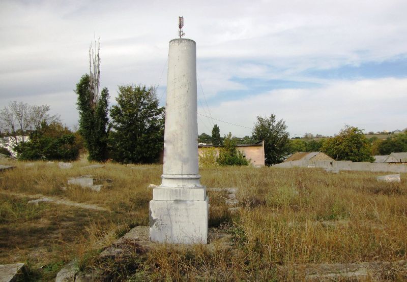 крым симферополь еврейское кладбище памятник могила подпольщиц Фаина Шполянская Евгения Жигалина