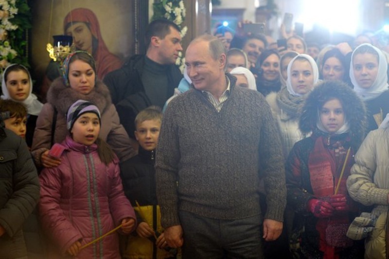 Путин в храме полувер Рождество
